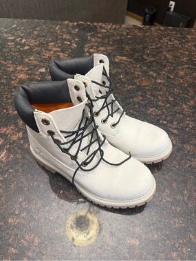Timberland women's premium 6-inch waterproof boot - light gray nubuck - W7.5